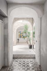 Entrance hall & courtyard 