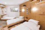Re-arrangeable bedroom with 4 stacking twin beds.