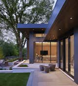 Interior spaces were extended into the site by continuing the floor plane beyond the glass walls. 