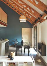 From the architecture and construction to the interior design and furniture, Tu Taller Design streamlined every single detail to create an ideal weekend retreat. 