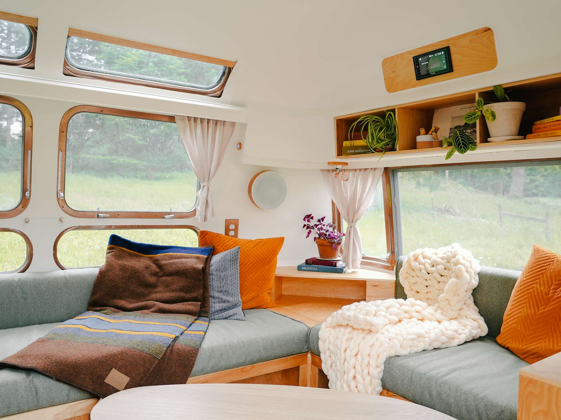 Photo 1 Of 46 In 26 Vintage Airstream Renovations Thatll Make You Want