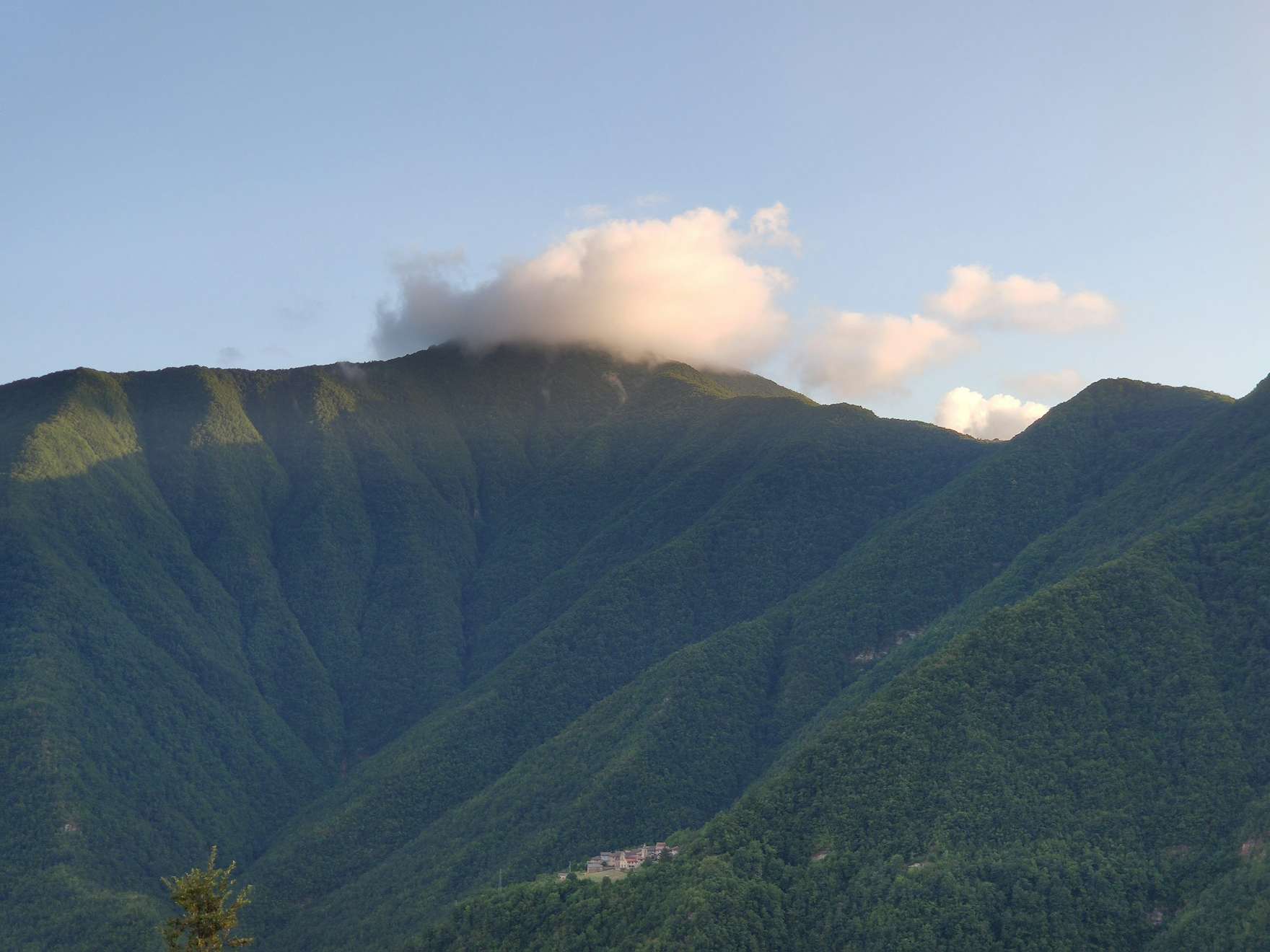 photo-2-of-13-in-a-tiny-off-grid-cabin-in-remote-italy-is-as-easy-to