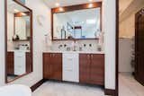 Principal en suite Bathroom and walk-in closet @ 2727 E Lakeshore Dr, BR,La
