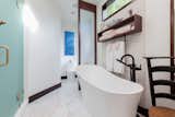 Principal en suite bathroom @ 2727 E Lakeshore Dr, BR,La