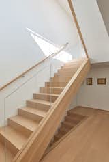 expressive stair stringer in white oak