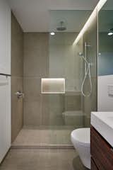 secondary guest bathroom in porcelain tile
