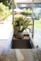 The Galley Kitchen sink offers maximum flexibility for entertaining with an extensive line of minimalist accessories