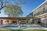 Residence at Alto de Pinheiros, uses structural wooded grid as integrating element on the common areas, respecting the vegetation and the existing trees on the site. Photo: Nelson Kon.