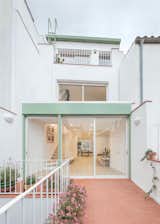 A Seaside Home Near Barcelona Gets a Bright Update With a Top-Level Library - Photo 5 of 10 - 