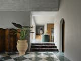 Lindfield House by Polly Harbison steps to the kitchen