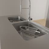 Double-sink with water can