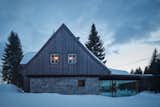A Hidden Glass Extension With a Reflective Ceiling Cracks Open a Century-Old Cabin - Photo 4 of 21 - 