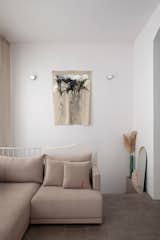 Tactile, Earthy Materials Give a Bland Madrid Apartment Some Personality - Photo 11 of 16 - 
