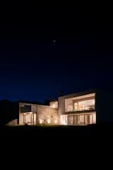 A Concrete Home on the Coast of Argentina Uses Stone to Connect Land and Sea - Photo 8 of 22 - 
