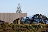 A New Zealand Beach Home Waves Back at Its Surrounding Dunescape - Photo 18 of 18 - 