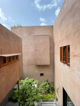 A Courtyard Home Designed for Natural Cooling Beats the Dry Heat - Photo 3 of 18 - 
