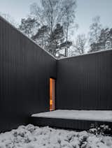 Rhythmic Black Timber Makes This Swedish Cabin Pop Against Its Surroundings - Photo 18 of 32 - 