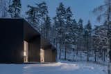 Rhythmic Black Timber Makes This Swedish Cabin Pop Against Its Surroundings - Photo 10 of 32 - 