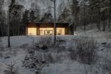 Rhythmic Black Timber Makes This Swedish Cabin Pop Against Its Surroundings - Photo 4 of 32 - 