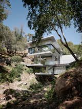 This See-Through California Home Magically Hangs Above a Creek Bed - Photo 6 of 34 - 