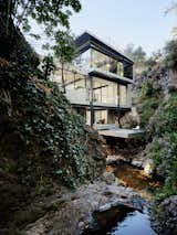 This See-Through California Home Magically Hangs Above a Creek Bed - Photo 4 of 34 - 