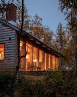 A Central Fireplace Anchors This Uber-Cozy Cabin in a Swedish Forest - Photo 11 of 25 - 