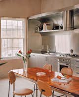 This Renovated London Flat Includes a Kitchen Designed Like a Kebab Shop - Photo 4 of 25 - 