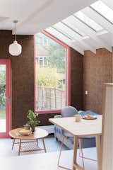A Cork-Clad Extension With Playful Pink Trim Is the Cure-All for Gloomy London Days - Photo 5 of 16 - 