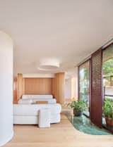 Supple Lines and Lush Outdoor Areas Revive an Apartment in a Madrid Landmark - Photo 10 of 26 - 
