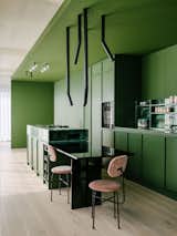 A Big Green Box Adds Flair and Function to an Open-Plan Berlin Apartment - Photo 4 of 17 - 