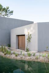A Stand of Pines Directed the U-Shaped Plan of This Family Home in Portugal - Photo 5 of 20 - 