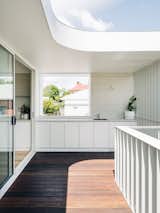 A Crisp White One-Bed Addition Is Parked Atop a Two-Car Garage in Tasmania - Photo 4 of 12 - 