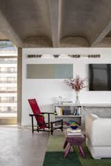 Rhythmic Ceiling Arches Provide Support—and Eye Candy—at This Renovated Apartment in Brazil - Photo 9 of 26 - 