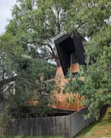 This Guest Suite Built in the Trees Looks Like Something From a Galaxy Far, Far Away - Photo 4 of 26 - 