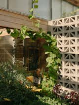 A Breeze Block Courtyard Is the Only Way to Access This Australian Home’s Bedroom - Photo 14 of 16 - 