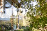A Mirrored Addition Melds With Its Rocky Site in British Columbia - Photo 8 of 20 - 