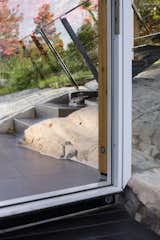 A Mirrored Addition Melds With Its Rocky Site in British Columbia - Photo 13 of 20 - 
