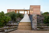 This South African Beach House’s Gently Curving Roof Combats Aggressive Winds - Photo 6 of 13 - 