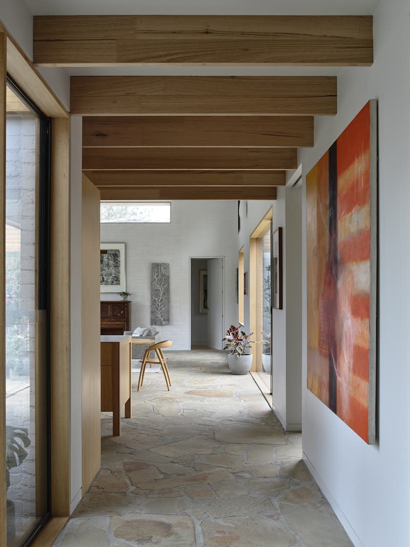 Photo 10 of 24 in Exposed Rafters Bridge This Australian Home With Its ...