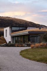 Walls of Glass at This New Zealand Home Capture the Most Epic Mountain Views - Photo 10 of 26 - 