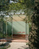 Lush Gardens Conceal This Glass-Wrapped Live/Work Space in Belgium - Photo 6 of 19 - 