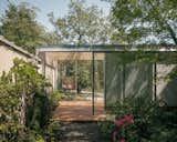 Lush Gardens Conceal This Glass-Wrapped Live/Work Space in Belgium - Photo 4 of 19 - 