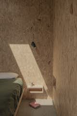 Oriented Strand Board Covers Almost Every Inch of This Australian Cabin’s Interiors - Photo 15 of 18 - 