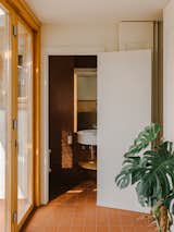From Cabinets to Couches: Plywood Punches Up Nearly Every Corner of This Spanish Apartment - Photo 11 of 13 - 