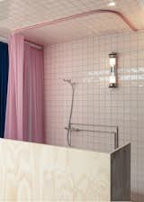 Curtains on Curving Tracks Keep This Geneva Apartment’s Interiors Fluid - Photo 11 of 15 - 