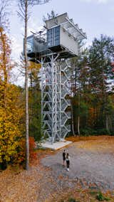 It’s Your Average Off-Grid Shipping Container Home—Just Set on a Tall Metal Tower - Photo 7 of 15 - 
