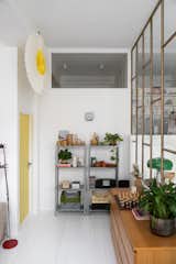 In Paris, a Clothing Workshop Is Tailored Into a Work-From-Home Flat - Photo 11 of 16 - 