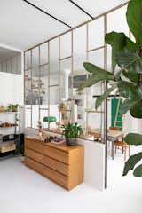 In Paris, a Clothing Workshop Is Tailored Into a Work-From-Home Flat - Photo 9 of 16 - 
