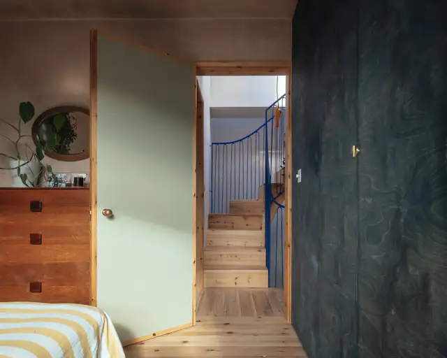 Photo 10 of 22 in Peckham House in London Stands Out Thanks to Hit-and ...