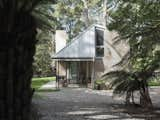 In Australia, Rammed Earth is Complemented by Framed Views of the Rainforest